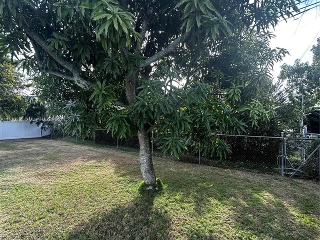 9960 SW 41st St, Miami FL 33165