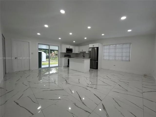 9960 SW 41st St, Miami FL 33165