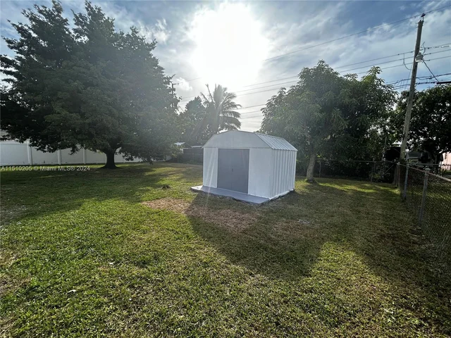 9960 SW 41st St, Miami FL 33165