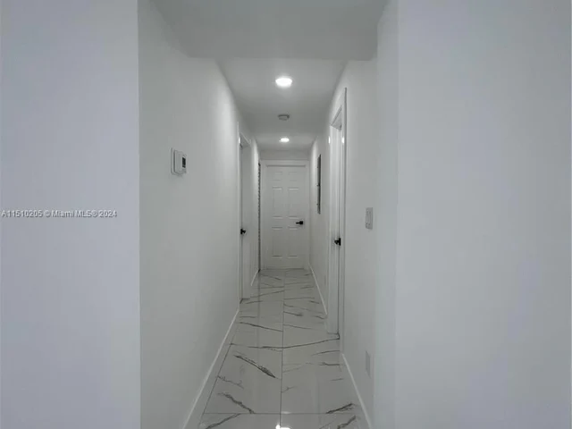 9960 SW 41st St, Miami FL 33165