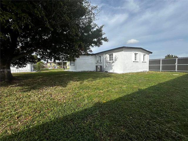 9960 SW 41st St, Miami FL 33165