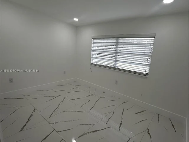 9960 SW 41st St, Miami FL 33165