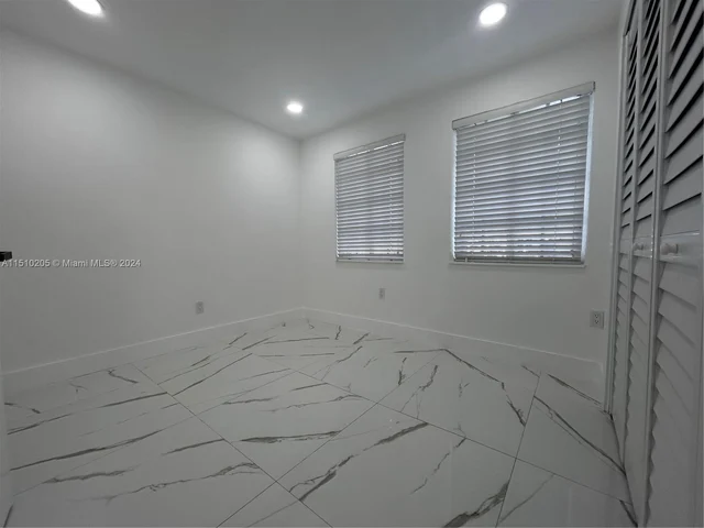 9960 SW 41st St, Miami FL 33165