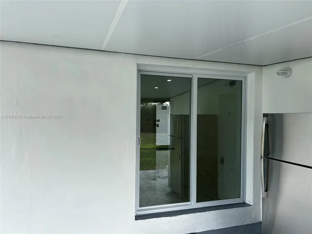 9960 SW 41st St, Miami FL 33165