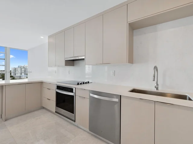 900 Bay Dr # 605, Miami Beach FL 33141