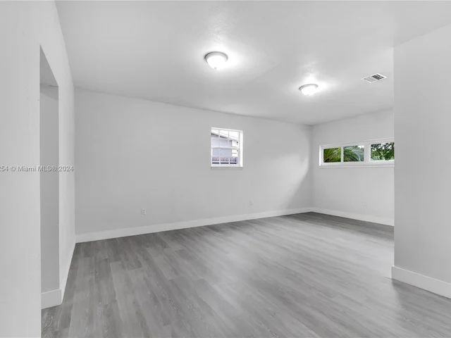 640 NW 195th Ter, Miami Gardens FL 33169