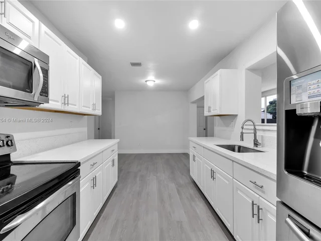 640 NW 195th Ter, Miami Gardens FL 33169