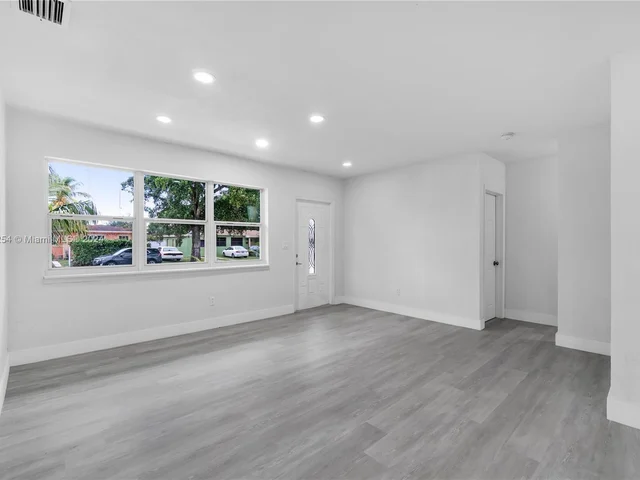 640 NW 195th Ter, Miami Gardens FL 33169