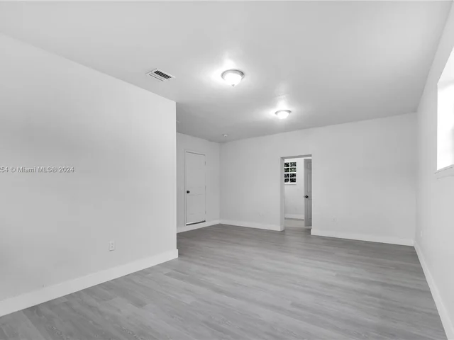 640 NW 195th Ter, Miami Gardens FL 33169