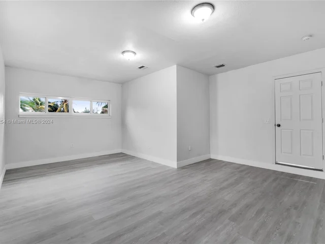 640 NW 195th Ter, Miami Gardens FL 33169