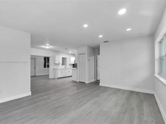 640 NW 195th Ter, Miami Gardens FL 33169