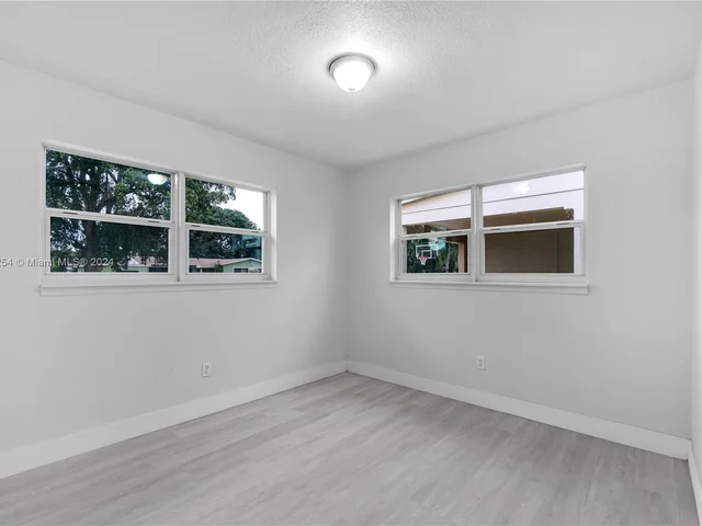 640 NW 195th Ter, Miami Gardens FL 33169