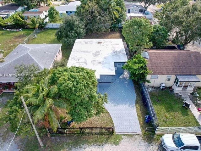 332 NW 97th St, Miami FL 33150