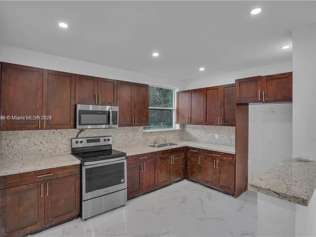 332 NW 97th St, Miami FL 33150