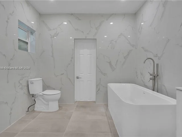 332 NW 97th St, Miami FL 33150