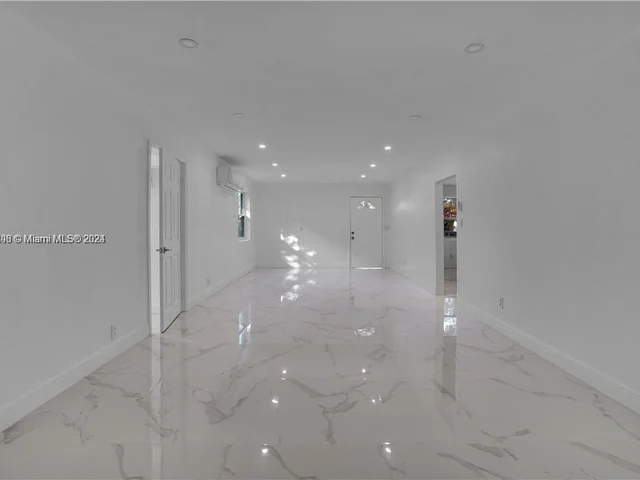 332 NW 97th St, Miami FL 33150