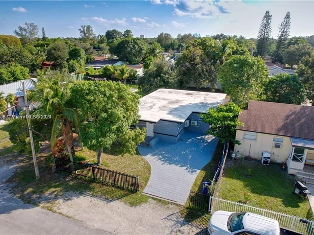 332 NW 97th St, Miami FL 33150
