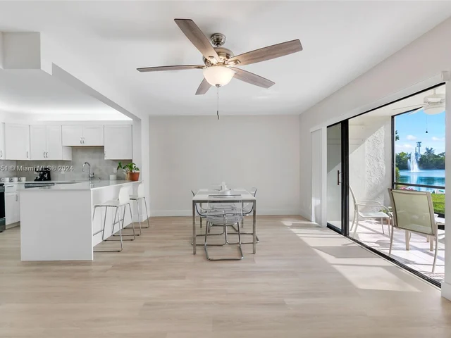 305 Liberty Ct, Deerfield Beach FL 33442