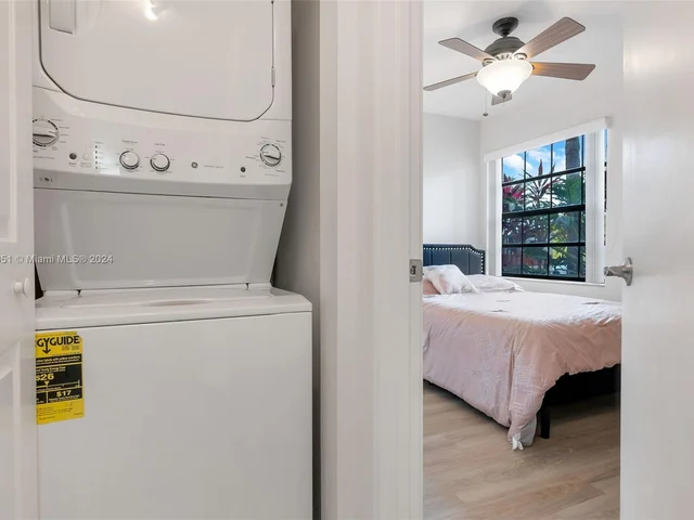 305 Liberty Ct, Deerfield Beach FL 33442