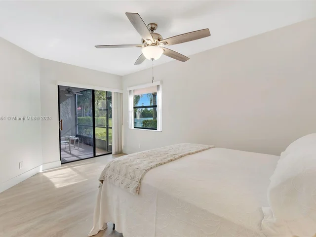 305 Liberty Ct, Deerfield Beach FL 33442