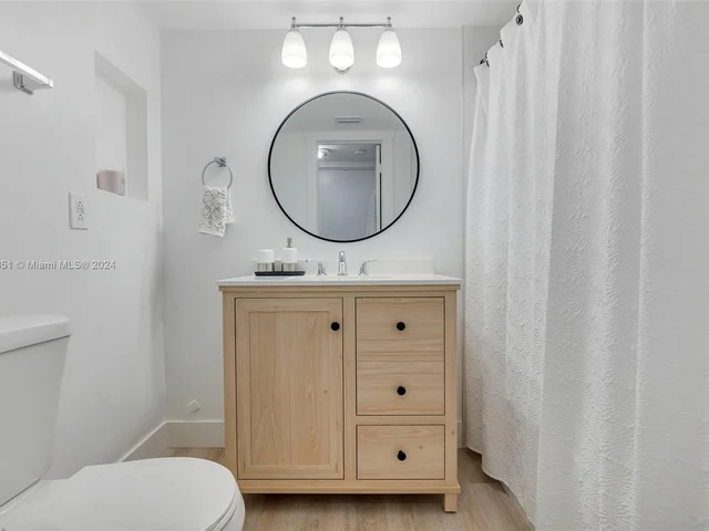 305 Liberty Ct, Deerfield Beach FL 33442