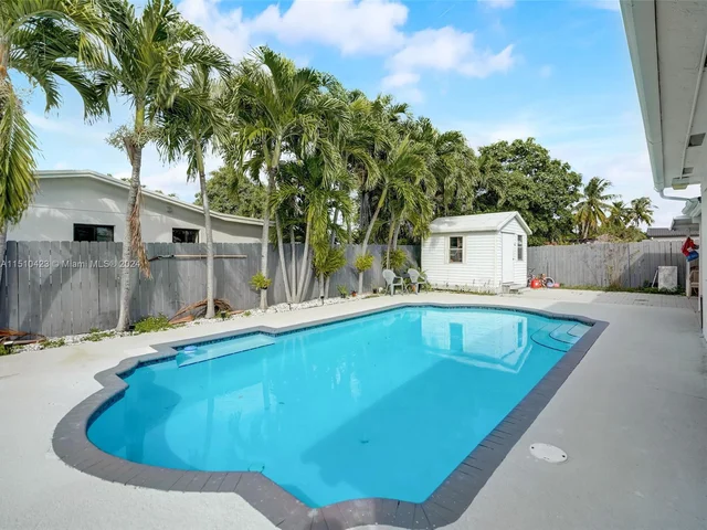 17500 NW 85th Ave, Hialeah FL 33015