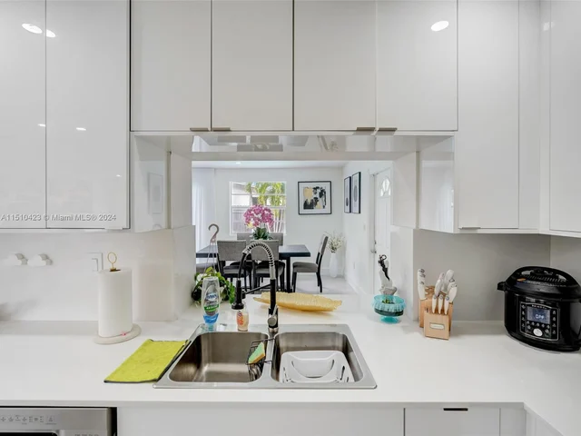 17500 NW 85th Ave, Hialeah FL 33015