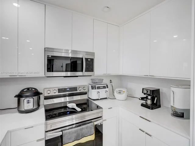 17500 NW 85th Ave, Hialeah FL 33015