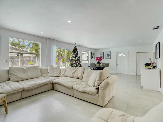 17500 NW 85th Ave, Hialeah FL 33015