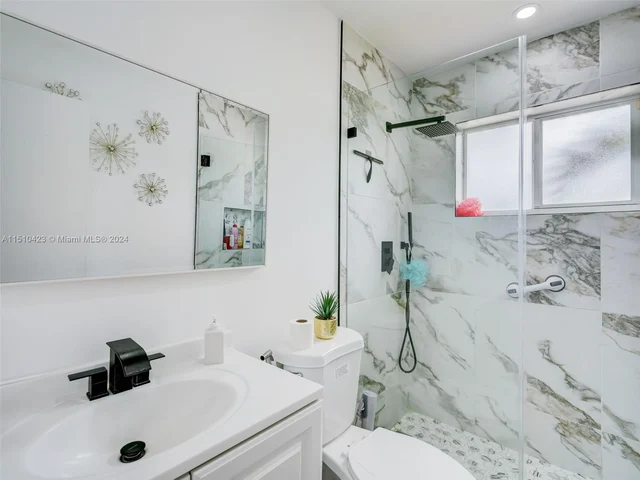 17500 NW 85th Ave, Hialeah FL 33015