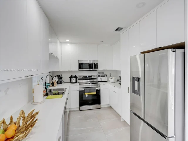 17500 NW 85th Ave, Hialeah FL 33015