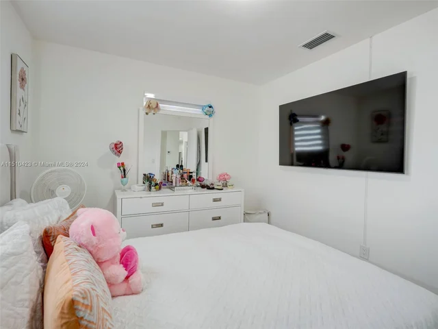 17500 NW 85th Ave, Hialeah FL 33015