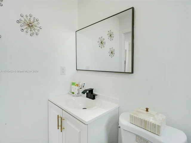 17500 NW 85th Ave, Hialeah FL 33015