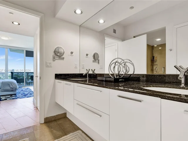 400 Alton Rd # 1505, Miami Beach FL 33139