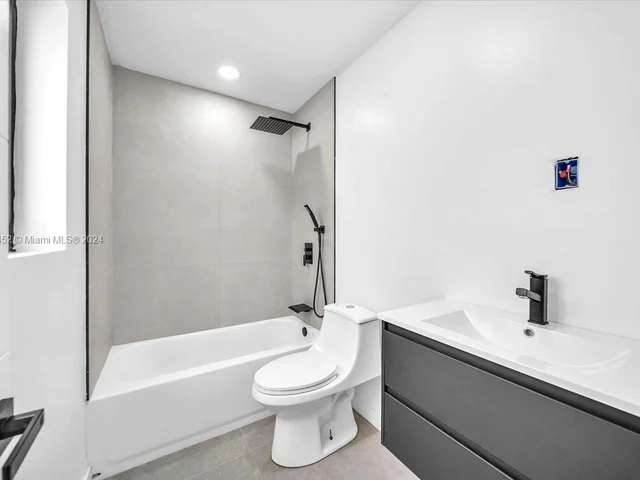 2224 N 35th Ave, Hollywood FL 33021