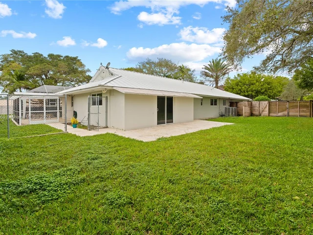 9858 SW 94th Ter, Miami FL 33176