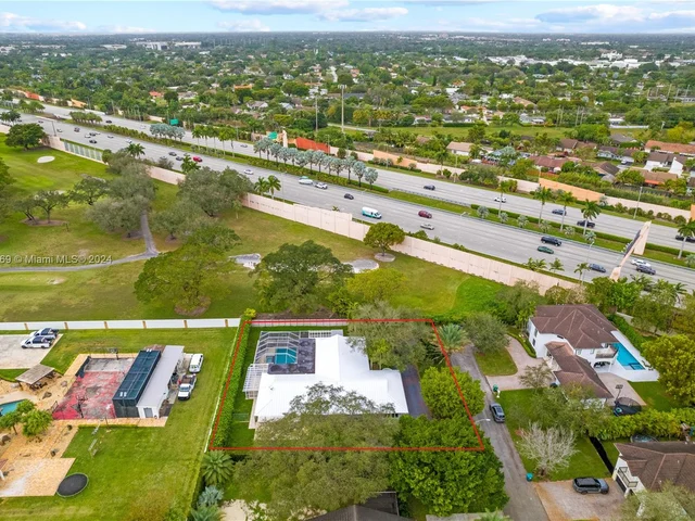 9858 SW 94th Ter, Miami FL 33176