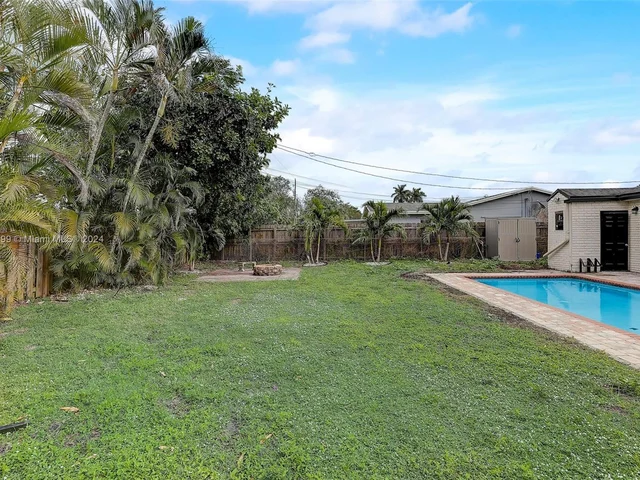 6961 Scott St, Hollywood FL 33024