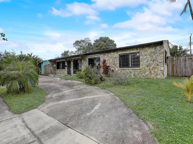 6961 Scott St, Hollywood FL 33024