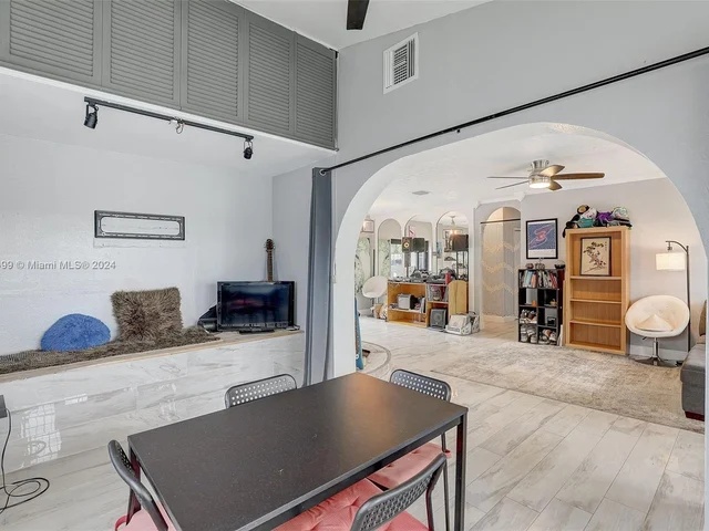 6961 Scott St, Hollywood FL 33024