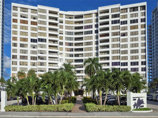 3505 S Ocean Dr # 910, Hollywood FL 33019