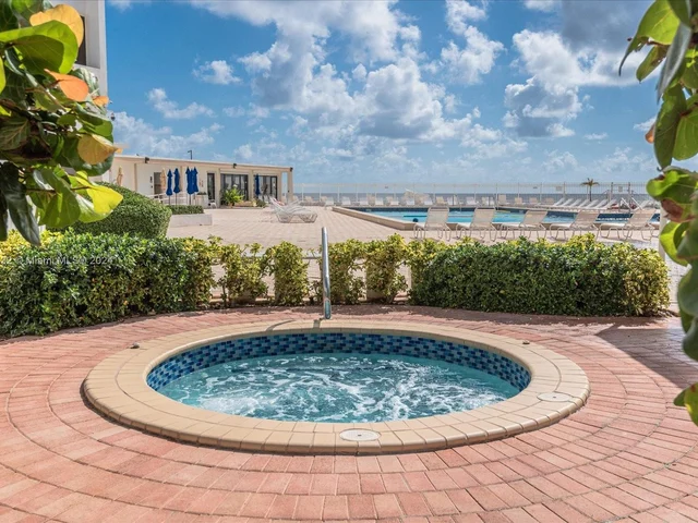 3505 S Ocean Dr # 910, Hollywood FL 33019