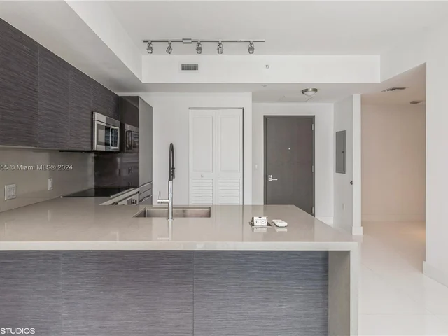 1080 Brickell Ave # 1806, Miami FL 33131