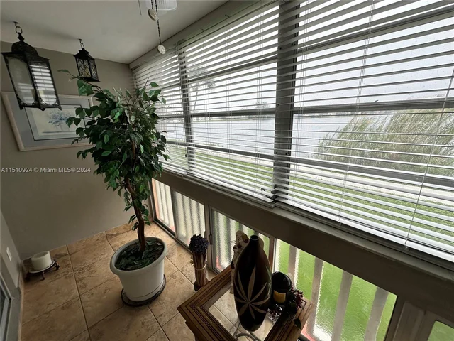 18707 NE 14th Ave # 526, Miami FL 33179