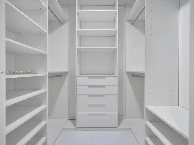 851 NE 1st Ave # 3006, Miami FL 33132