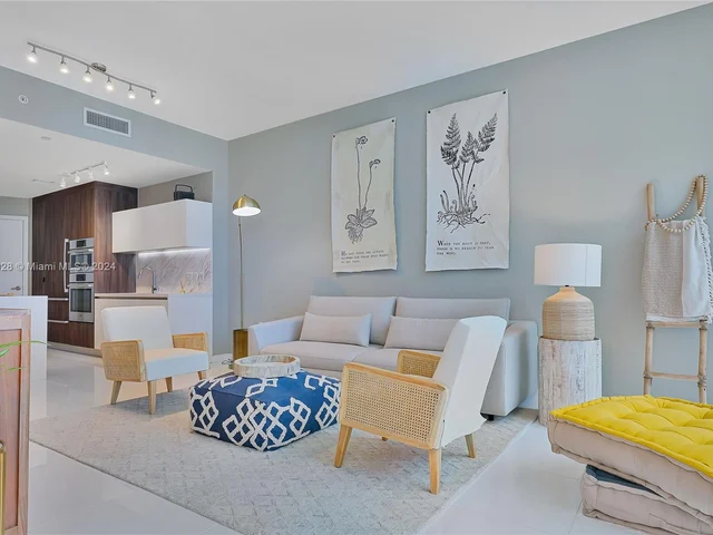 851 NE 1st Ave # 3006, Miami FL 33132