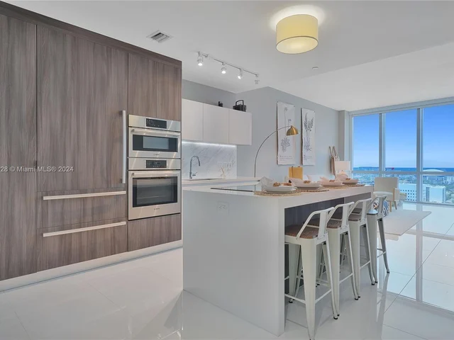 851 NE 1st Ave # 3006, Miami FL 33132