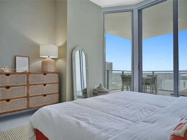 851 NE 1st Ave # 3006, Miami FL 33132