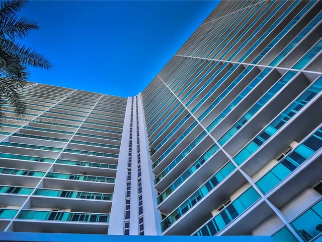 100 Bayview Dr # 424, Sunny Isles Beach FL 33160
