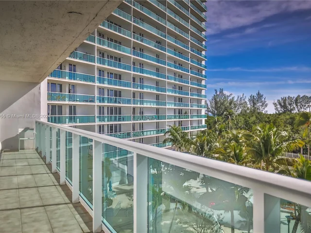 100 Bayview Dr # 424, Sunny Isles Beach FL 33160